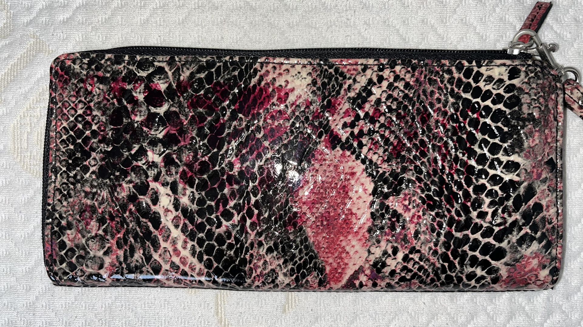 Kenneth Cole Faux Leather Wristlet/Clutch/Wallet in Pink/Black Snakeskin Print