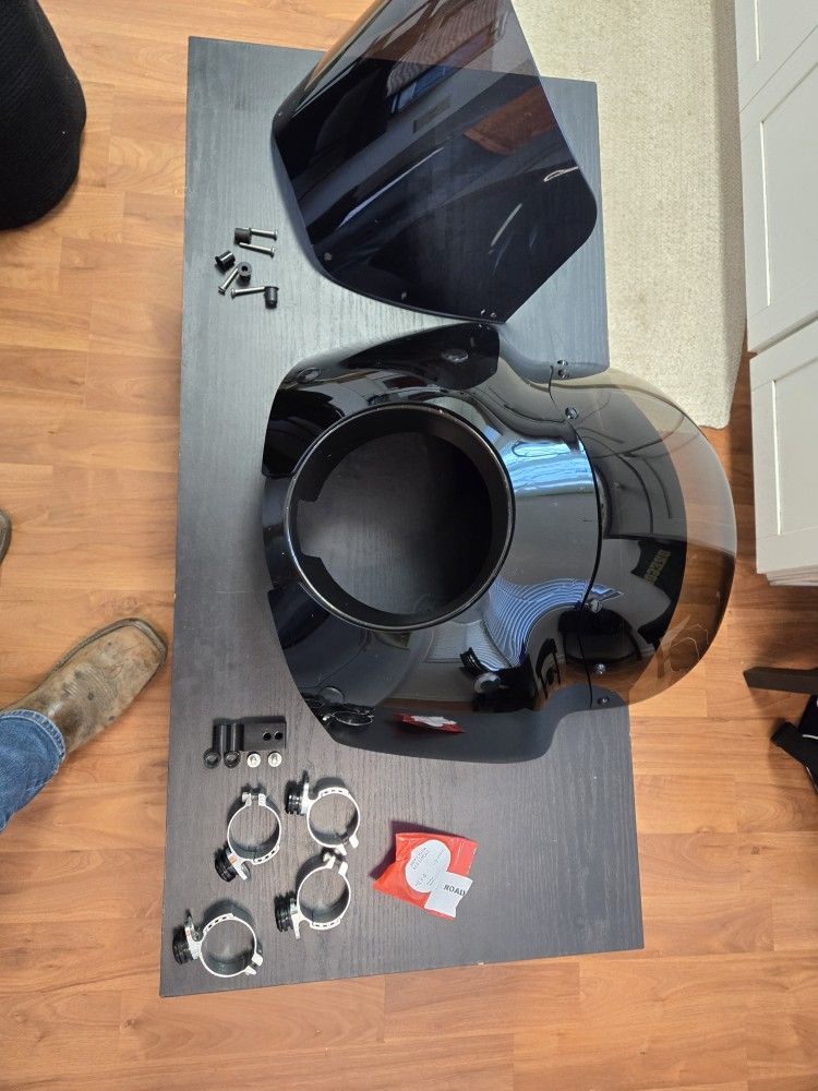 Memphis Shades Road Warrior Fairing And Two Shields For Harley Street Bob Softail