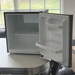 Frigidaire EFR180 Mini Fridge | Like New