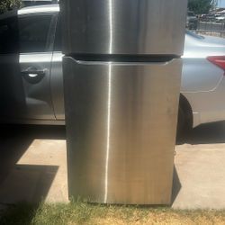 refrigerator 