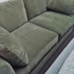 76"W -Sleeper Sofa, Green Fabric, 2 Seat Cushions, Loose Back, QUEEN Size.