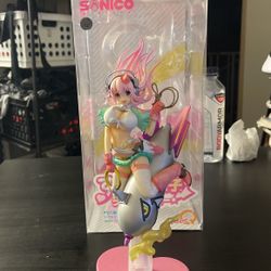 Super Sonico Love Bomber Figure