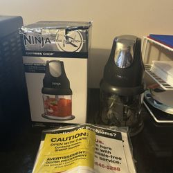 Ninja Food Chopper Express Chop with 200-Watt, 16-Ounce Bowl for Mincing, Chopping, Grinding, Blending and Meal Prep (NJ110GR)