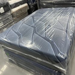 QUEEN SIZE SERTA ISERIES HYBRID 2.0 3000 (PLUSH) MATTRESS & BOX SPRING BED SET