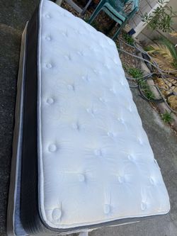 Simmons Beauty sleep Twin Size Mattress 