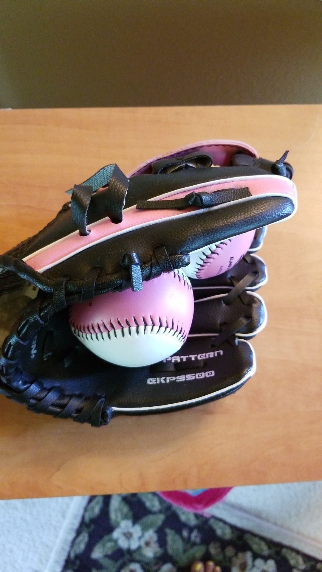Girls baseball or softball glove for beginners