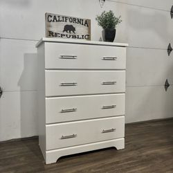 White 4-Drawer Dresser w/ Silver Knobs, Excellent Condition