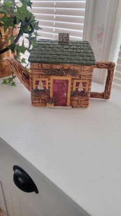 Ceramic tea pots