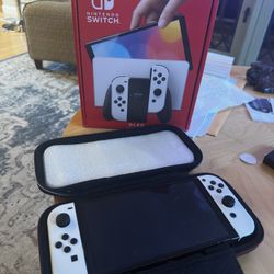 Nintendo Switch OLED + Game + Case