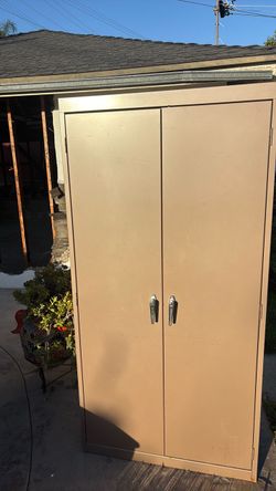 Storage cabinet