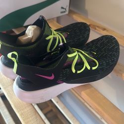 Nike Flex Sneakers