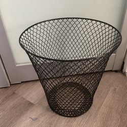 Black Wire Mesh Trash Can