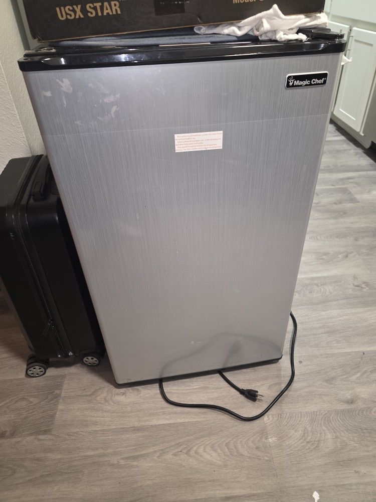 Magic Chef Mini Fridge