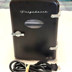 Frigidaire 6 Can Desktop Fridge