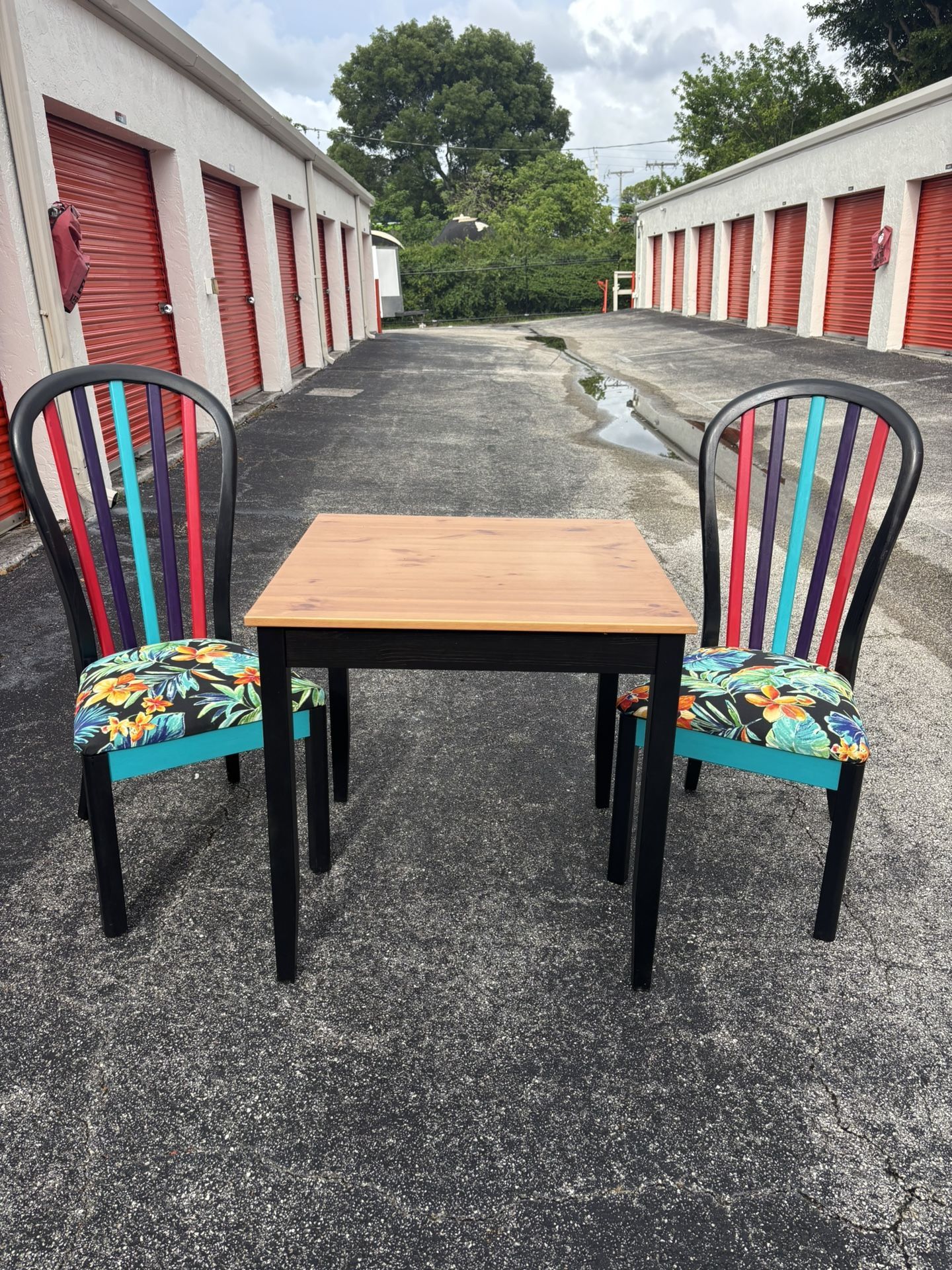 Key West Style Table And Chairs