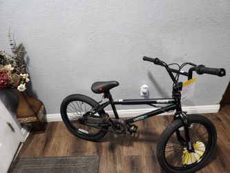 Hyper Bike Bmx Boys 20 new Ready to ride good condition I'm located walnut and Craig check my page