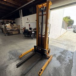 Almost brand-new semi-automatic forklift