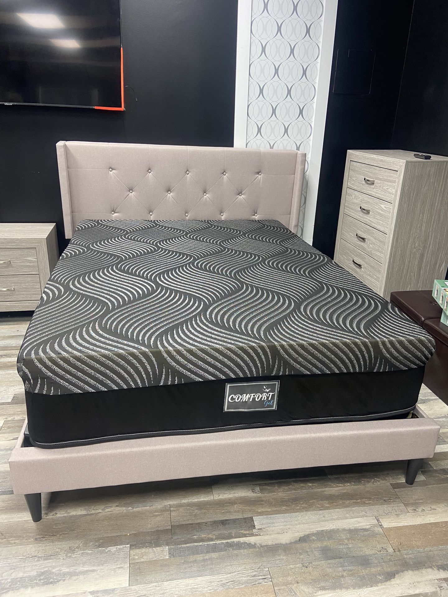 Queen Memory Foam Gel Come With Free Box Spring Free...