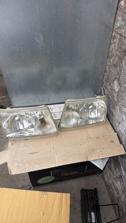 Pair of Car Headlight Assemblies