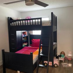 Cozy Bunk Bed Setup in a Child’s Room