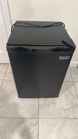 Magic Chef Mini Refrigerator Black Compact Fridge – Used, Good Condition