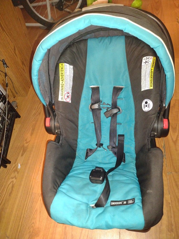 PORTA. BEBE. CON. BASE. PARA. CARRO