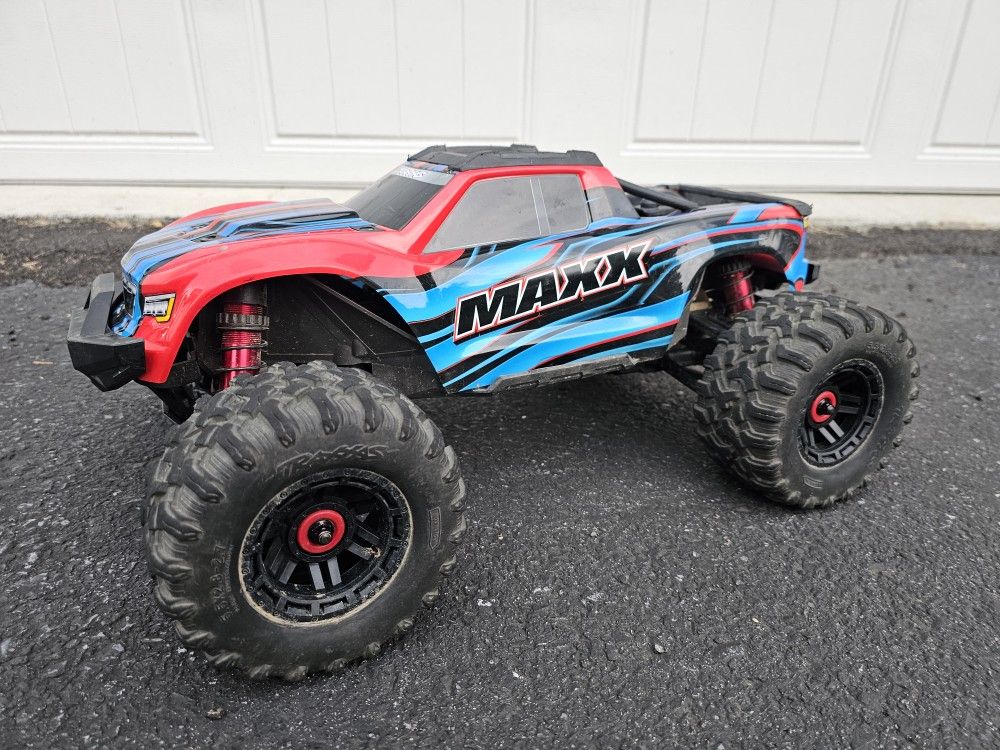 Traxxas Maxx - With Wide Maxx Kit