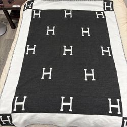 Hermès Avalon H Throw Blanket – White & Black