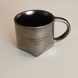 2017 Starbucks Reserve Roastery Seattle. Bevel Mug Dark Metallic Bronze 
12 oz  Pre-owned,  good shape, no chips or cracks, some small scratches, 
.  