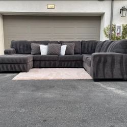 Huge Dark Grey Sectional Couch Sofa From Ashley Furniture In Excellent Condition - FREE DELIVERY 🚛