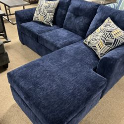 Stylish Reversible Chaise Sectional!