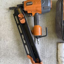 Ridgid R350RHF 21-Degree 3-1/2 in. Round Head Framing Nailer.