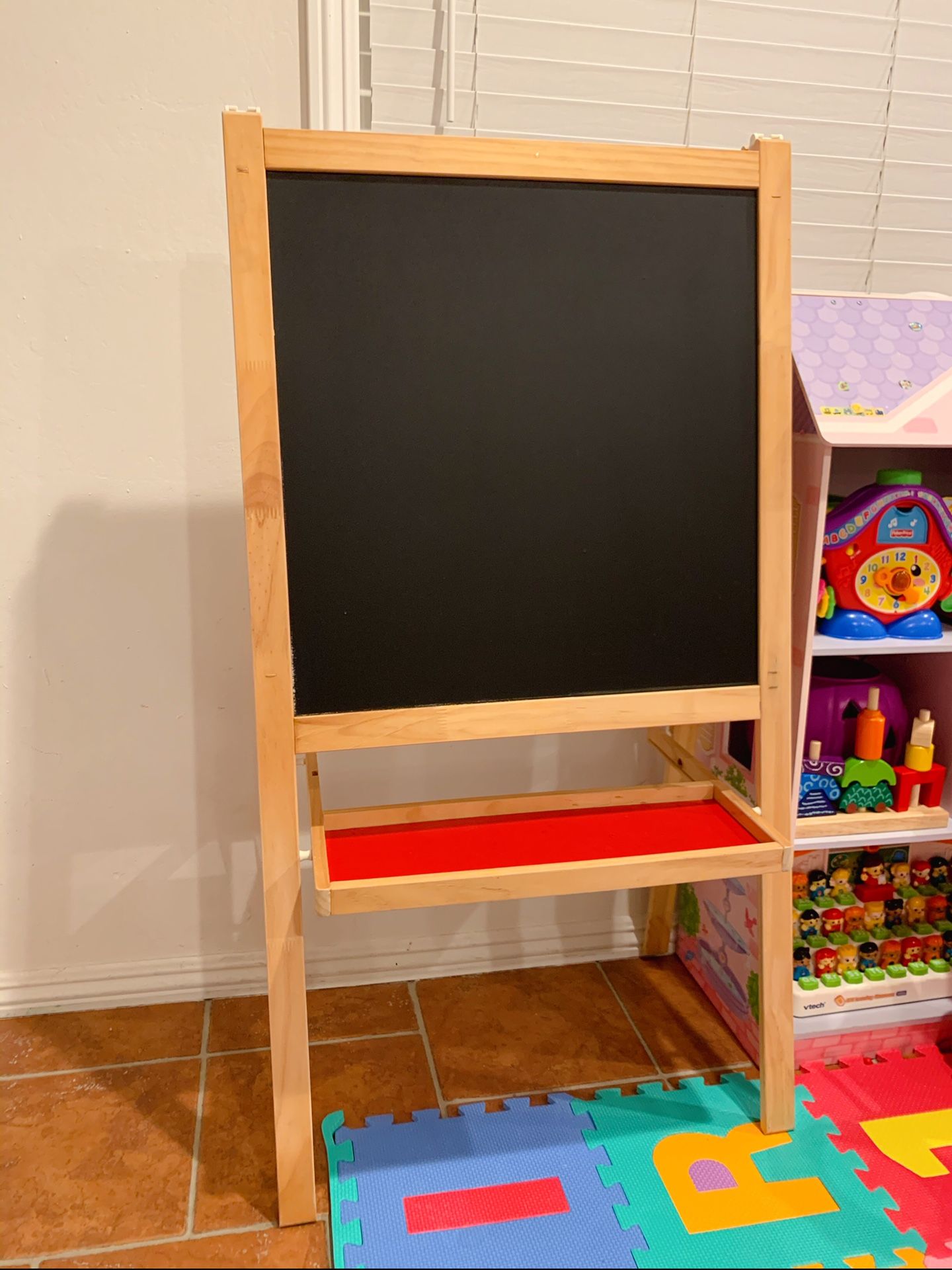 Children's blackboard rack