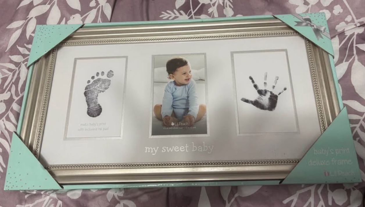 Baby Shower Gift: Baby’s Print Deluxe Frame