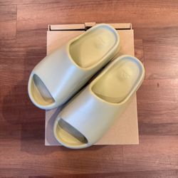Yeezy Slide Resin
