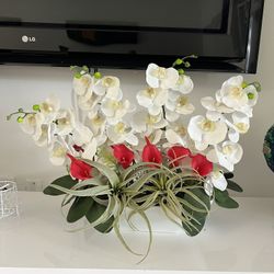 Adorno De Flores , Con Base De Porcelana Blanca 