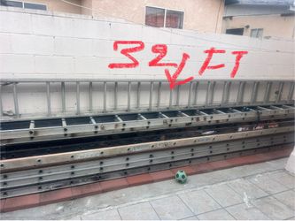 Escalera de 32 pies de aluminio es la que está a mero arriba