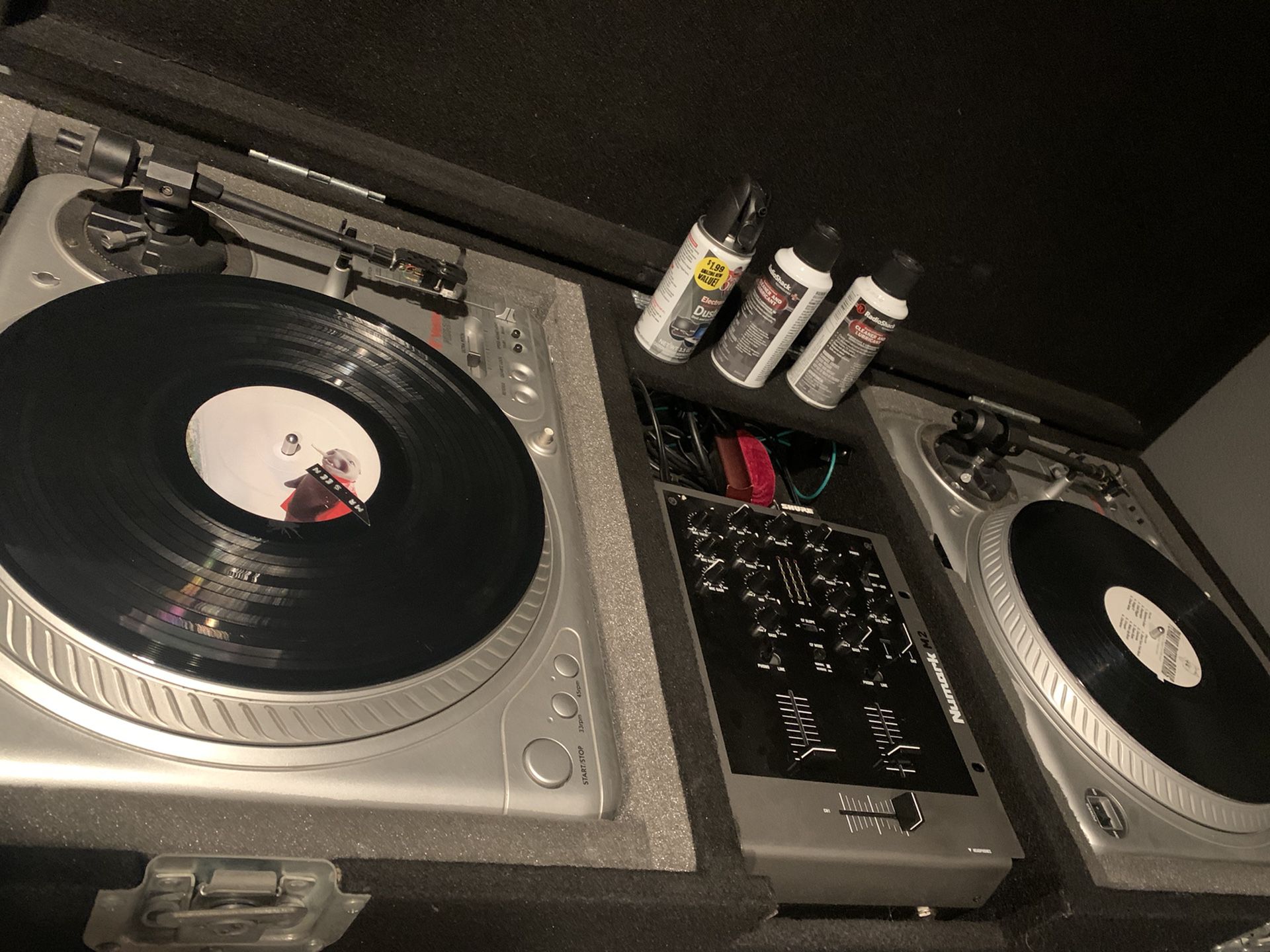 Vestax PDX 2000 pair with coffin, stand, rugs, and 80 break records