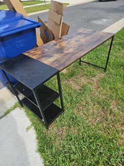 Free desk