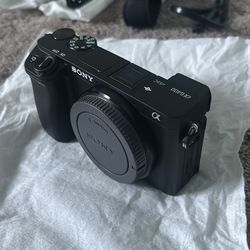 Sony A6400 Mirrorless Camera - BRAND NEW (with Box)