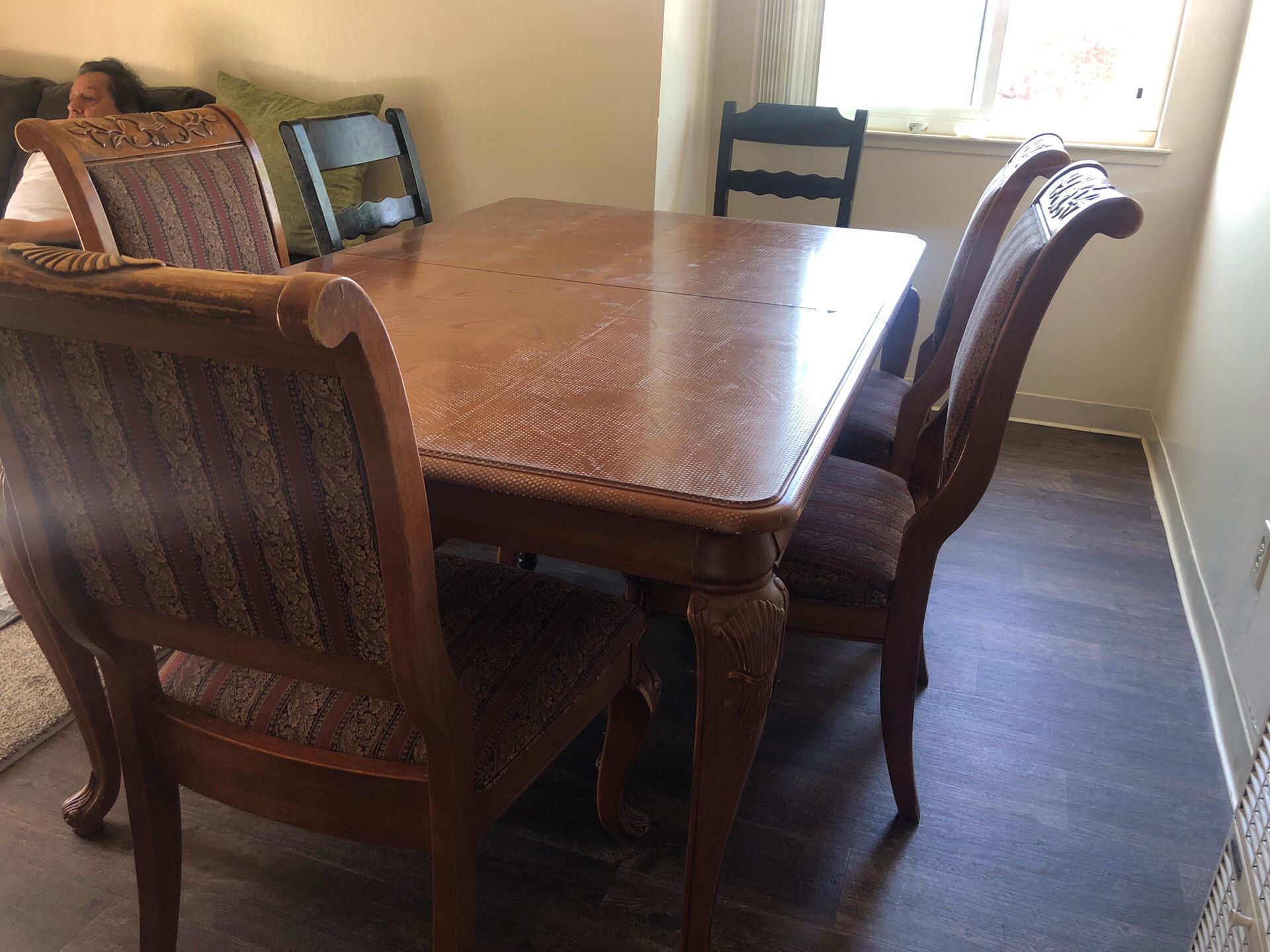 Kitchen table + 4 chairs