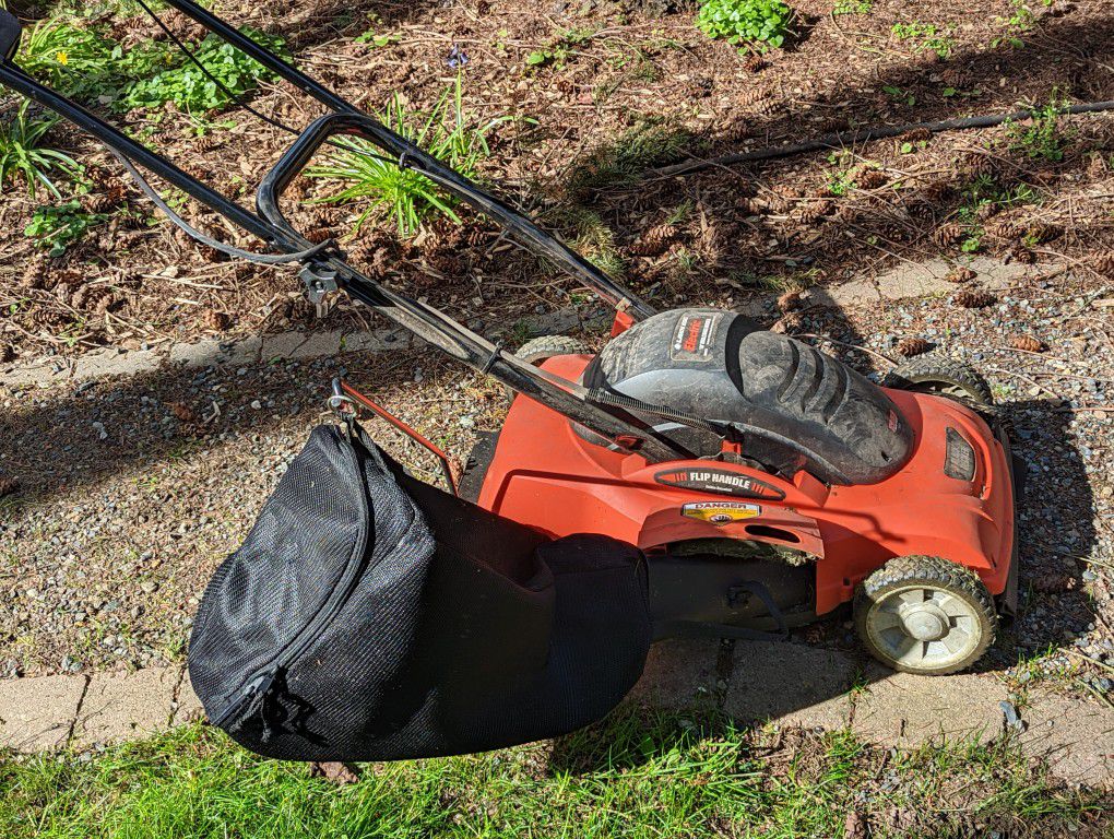 black decker MM675 18 electric lawnhog mulching mower with flip over handle