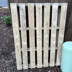 2 Free Pallets