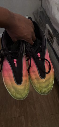 Basketball shoes