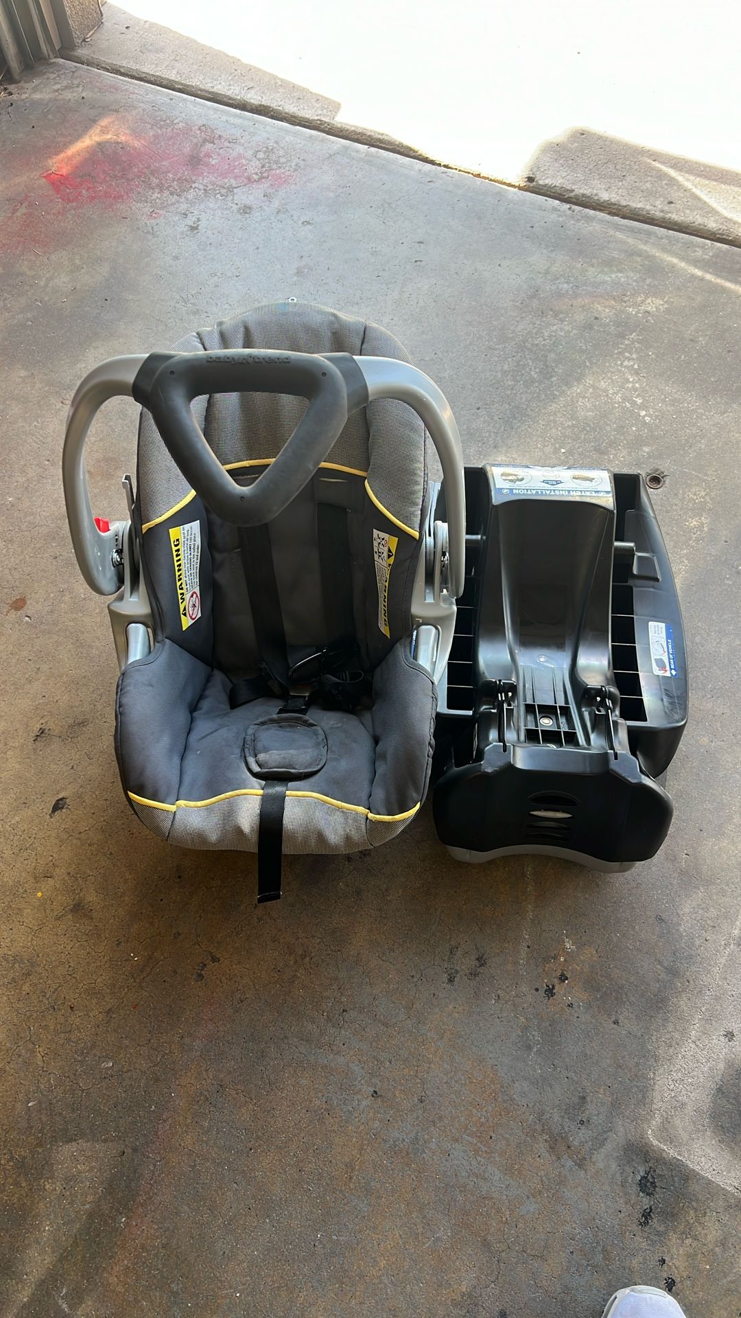 BABY TREND NEWBORN CAR SEAT