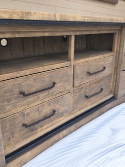 Media console (large) TV Stand Beautiful