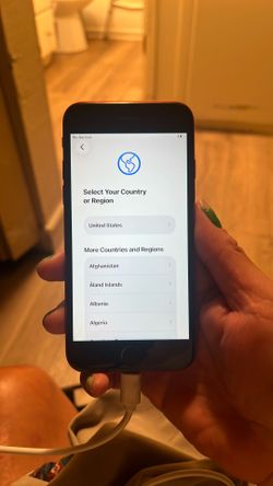 Apple iPhone SE (2nd Gen) - 64GB - Fully Unlocked (Very Good Condition)