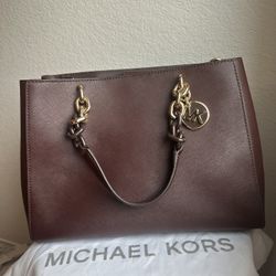 Michael Kors Cynthia Medium Satchel – Mulberry Saffiano Leather, Chain Handles