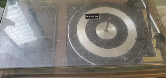 VINTAGE SANYO RECORD PLAYER, CASSETTE, 8 TRACK AND RADIO