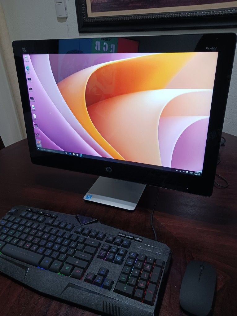 Hp Pavilion All in one desktop Computer.  windows 10.  TouchScreen.  Good Working Condition. Wifi.  Webcam.  Bluetooth.   íƙyDVD Reader.   23 inches s